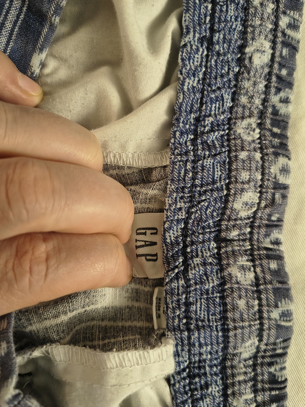 GAP XL Woman's Blue and White Patterned Shorts - Picture 2 of 5